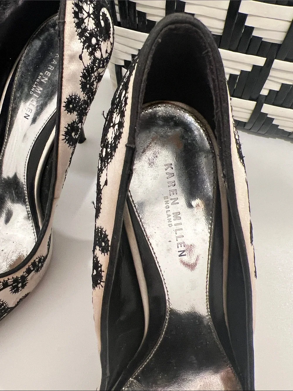 Karen Millen Pointed Toe Black and White Lace-Embroidered Women’s Pumps size 7.5